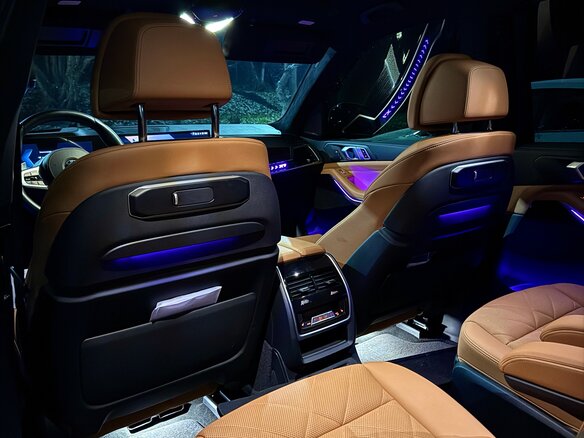 2023 BMW X7 40i I (G07) Рестайлинг, серый, 10400000 рублей - вид 32