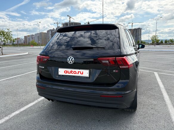 2018 Volkswagen Tiguan II, чёрный, 1950000 рублей - вид 3