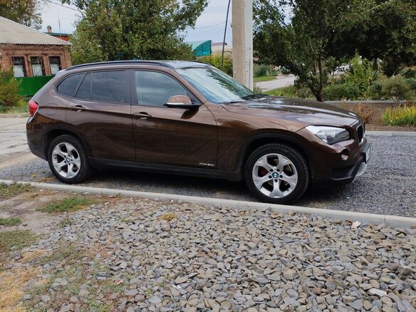 2013 BMW X1 20i I (E84) Рестайлинг, коричневый, 1360000 рублей