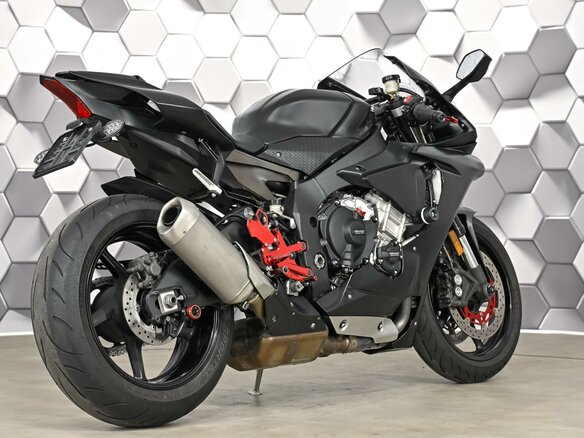 2016 Yamaha YZF-R1, чёрный, 1199000 рублей - вид 6