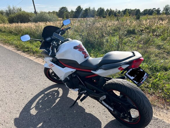 2009 Yamaha XJ6 (FZ6R), белый, 450000 рублей - вид 2