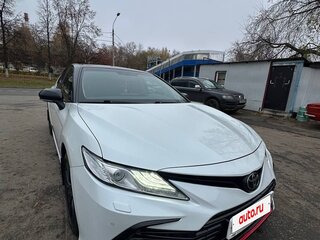 2021 Toyota Camry VIII (XV70) Рестайлинг, белый, 3300000 рублей, вид 5