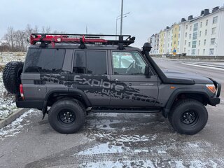 2011 Toyota Land Cruiser 76 70 Series Рестайлинг 1, серый, 5200000 рублей, вид 3