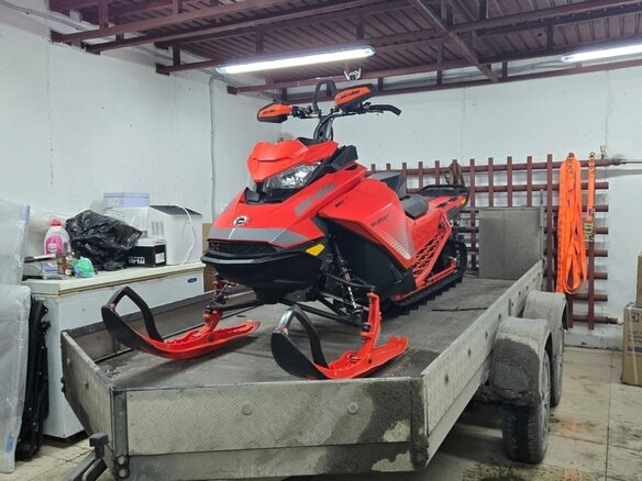 2018 BRP Ski-Doo Summit 850, красный, 999000 рублей