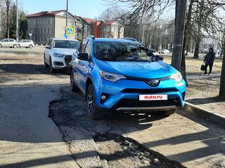 2017 Toyota RAV4 IV (XA40) Рестайлинг, синий, 2000000 рублей, вид 1