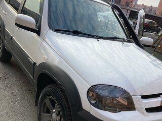 2018 Chevrolet Niva I Рестайлинг, белый, 850000 рублей, вид 5
