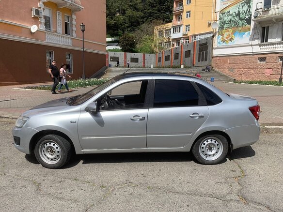 2012 Lada (ВАЗ) Granta I, серебристый, 395000 рублей - вид 1