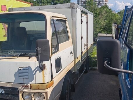 1991 Nissan Atlas, жёлтый, 650000 рублей, вид 2