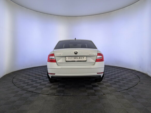 2019 Skoda Octavia III (A7) Рестайлинг, белый, 1790000 рублей - вид 5