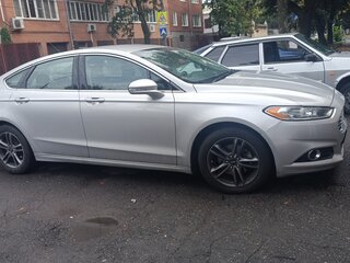 2015 Ford Fusion (North America) II, серебристый, 2500000 рублей, вид 2