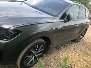 2019 Volkswagen Touareg III, серый, 5800000 рублей, вид 4