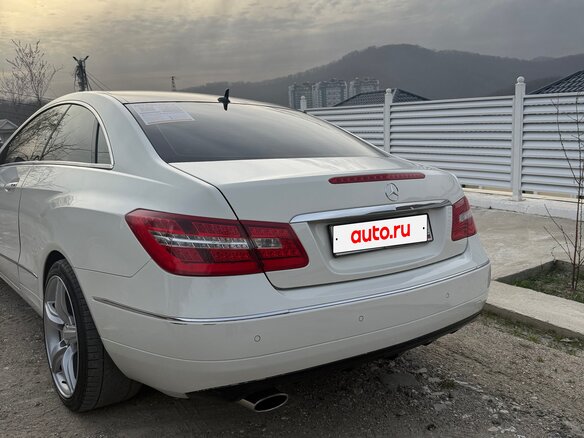 2011 Mercedes-Benz E-Класс 200 7G-Tronic IV (W212, S212, C207), белый, 1400000 рублей - вид 3