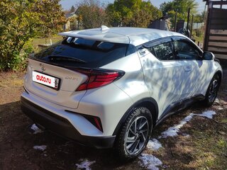 2021 Toyota C-HR I Рестайлинг, белый, 2700000 рублей, вид 4