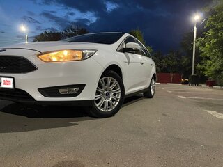 2017 Ford Focus III Рестайлинг, белый, 1000000 рублей, вид 3