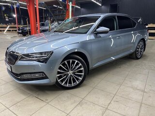 2021 Skoda Superb III Рестайлинг, серый, 3600000 рублей, вид 1