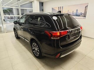 2018 Mitsubishi Outlander III Рестайлинг 3, чёрный, 2050000 рублей, вид 5