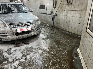 2009 Volkswagen Touareg I Рестайлинг, серебристый, 1150000 рублей, вид 1