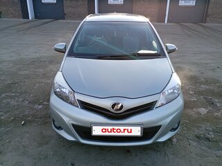 2011 Toyota Vitz III (XP130), серый, 680000 рублей, вид 1