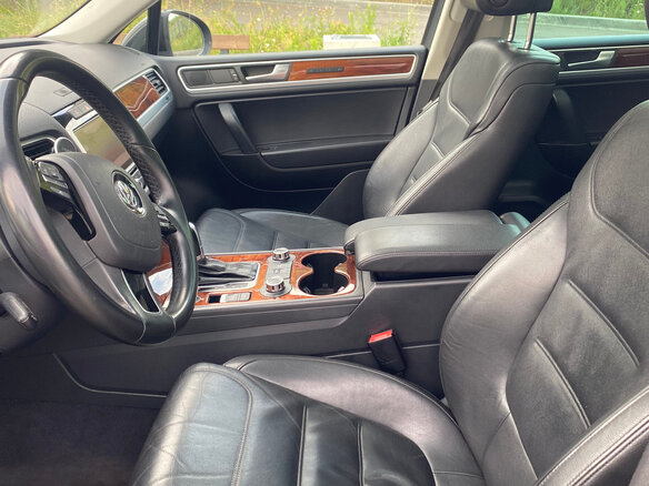 2010 Volkswagen Touareg II, чёрный, 2450000 рублей - вид 25