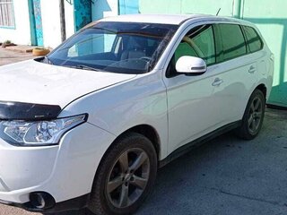 2012 Mitsubishi Outlander III, белый, 1800000 рублей, вид 2