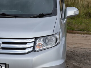2013 Honda Freed I Рестайлинг, серебристый, 1000000 рублей, вид 1