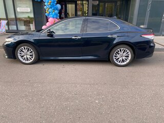 2019 Toyota Camry VIII (XV70), синий, 2450000 рублей, вид 4