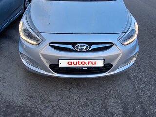 2013 Hyundai Solaris I, серебристый, 820000 рублей, вид 3