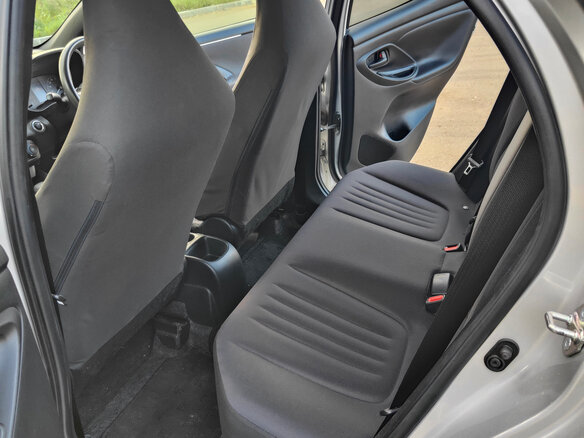 2020 Toyota Yaris IV, серебристый, 1200000 рублей - вид 20