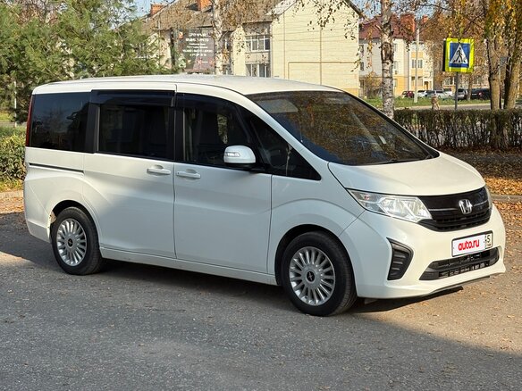 2017 Honda Stepwgn V, белый, 1600000 рублей - вид 2