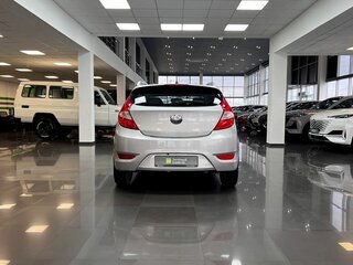 2012 Hyundai Solaris I, серебристый, 670000 рублей, вид 4