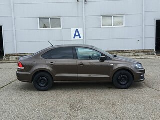 2015 Volkswagen Polo V Рестайлинг, коричневый, 680000 рублей, вид 2