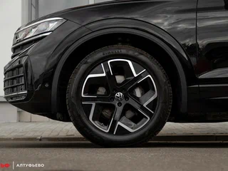 2026 Volkswagen Touareg III Рестайлинг, чёрный, 11990000 рублей, вид 4