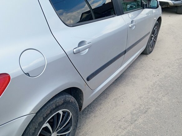 2001 Peugeot 307 I, серебристый, 300000 рублей - вид 9