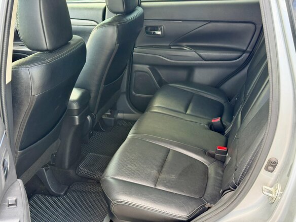 2013 Mitsubishi Outlander III, серебристый - вид 27