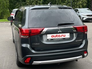 2017 Mitsubishi Outlander III Рестайлинг 2, серый, 1300000 рублей, вид 4