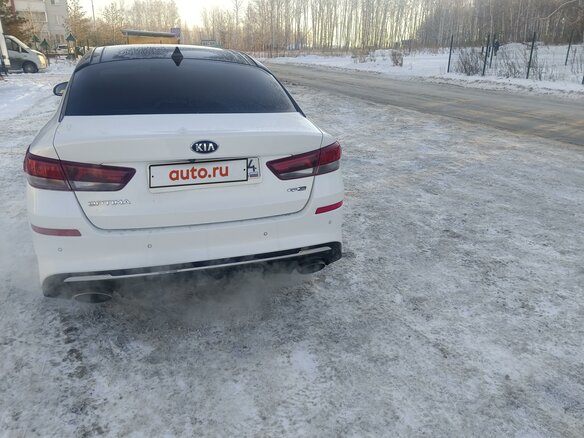 2019 Kia Optima IV Рестайлинг, белый, 2300000 рублей - вид 4