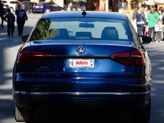 2016 Volkswagen Passat (North America and China) I Рестайлинг, синий, 1497600 рублей, вид 4