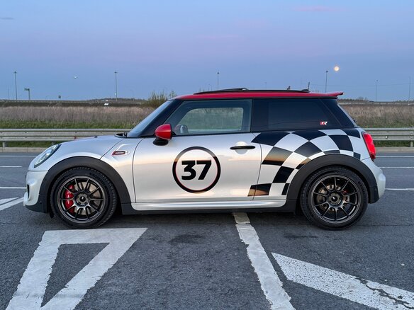 2019 Mini Hatch JCW III (F55/F56) Рестайлинг, серебристый, 2400000 рублей - вид 2