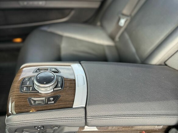 2015 BMW 7 серии Long 740Li xDrive V (F01/F02/F04) Рестайлинг, белый, 2700000 рублей - вид 13