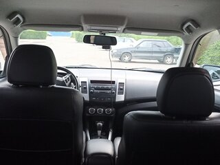 2012 Mitsubishi Outlander II Рестайлинг, белый, 1550000 рублей, вид 3
