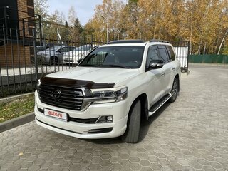 2017 Toyota Land Cruiser 200 Series Рестайлинг 2, белый, 8800000 рублей, вид 3