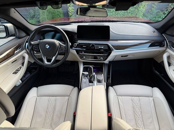 2020 BMW 5 серии 520d xDrive VII (G30/G31/G38) Рестайлинг, пурпурный, 4650000 рублей - вид 8