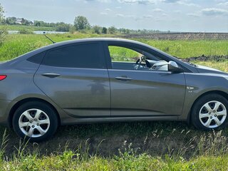 2013 Hyundai Solaris I, чёрный, 840000 рублей, вид 4