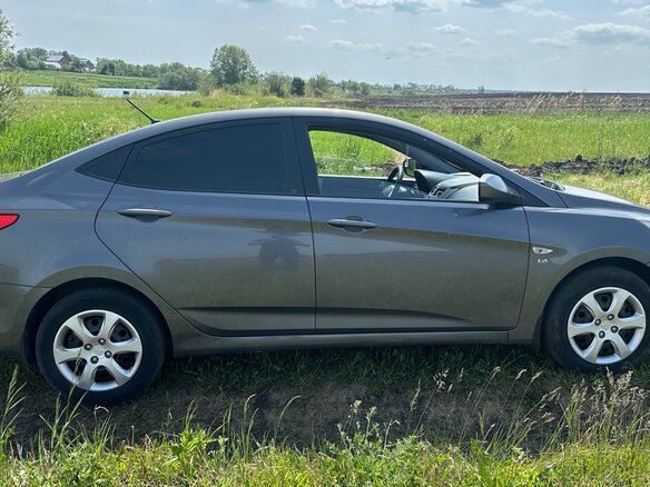 2013 Hyundai Solaris I, чёрный, 840000 рублей - вид 3