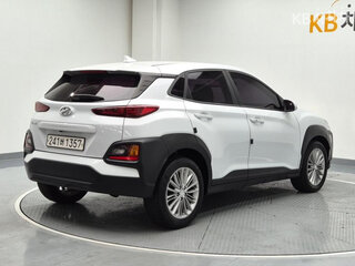 2023 Hyundai Kona I Рестайлинг, белый, 1299000 рублей, вид 3