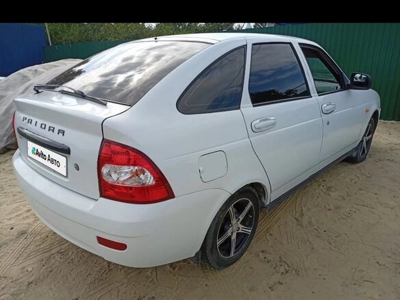 2011 Lada (ВАЗ) Priora I, белый, 235505 рублей - вид 3