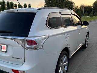 2013 Mitsubishi Outlander III, белый, 1850000 рублей, вид 4