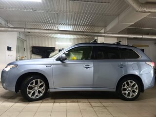 2014 Mitsubishi Outlander PHEV III, серебристый, 2120000 рублей, вид 4