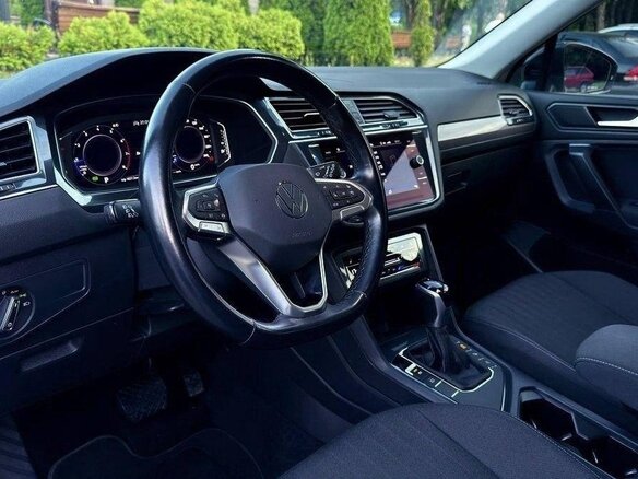 2022 Volkswagen Tiguan II Рестайлинг, белый, 2700000 рублей - вид 8