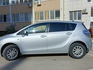 2011 Toyota Verso I, серебристый, 1100000 рублей, вид 5
